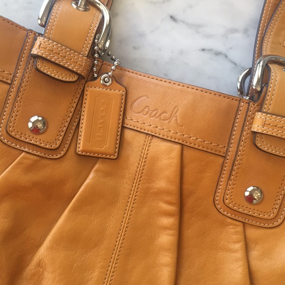 Coach Bag - Picture 2 of 7